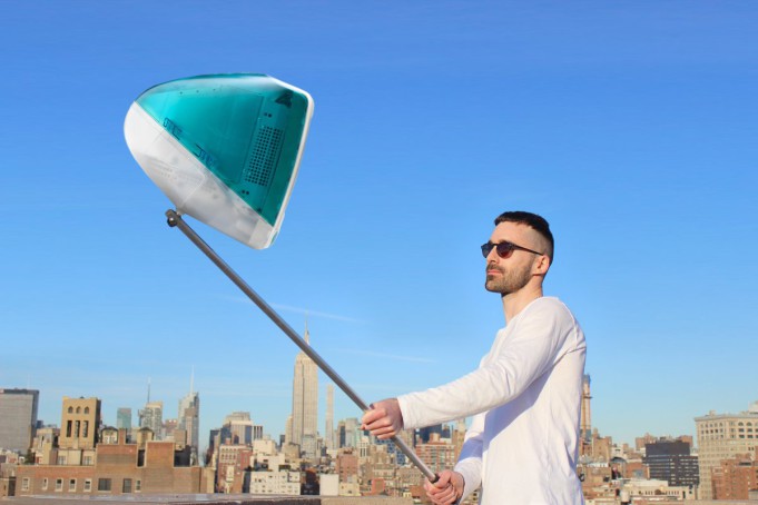 Jestli máte selfie tyč pro iPhone, jste out. Na scénu totiž přichází ty pro Mac!