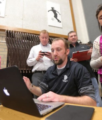 Apple program s názvem ConnectED pomohl více než 32 tisícům studentů
