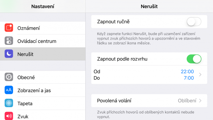 Funkce „Nerušit“ snížila používání telefonu při řízení téměř o 10%