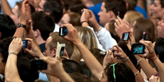 Lidé v petici žádají Apple, aby neimplementoval svůj patent na dalkové vypnutí fotoaparátu