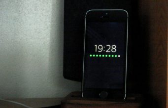 Vettr – ukazatel hodin a stavu baterie při nabíjení iPhonu