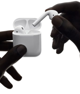 Apple začal právě prodávat sluchátka AirPods!