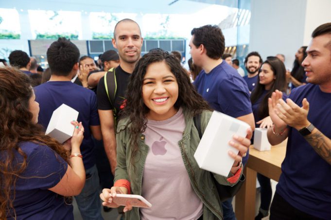 Apple slavnostně otevřel první Apple Store v Mexiku