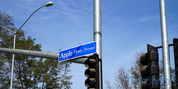 Na otevření Apple Campus 2 si ještě počkáme