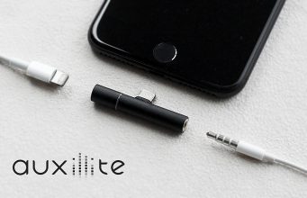 S Auxillite můžete zároveň poslouchat hudbu a nabíjet iPhone 7