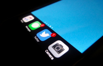 Jak mít tmavý dock a složky na iOS 10 bez jailbreaku