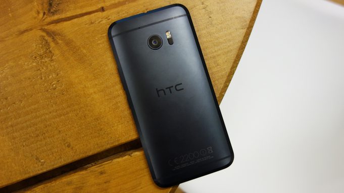 HTC plánuje zkopírovat nejvíce nesnášenou novinku u iPhonu