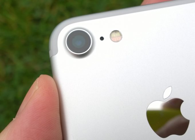 Podívejte se na srovnání fotografií, které byly pořízeny pomocí iPhone 7 a Leica M9-P