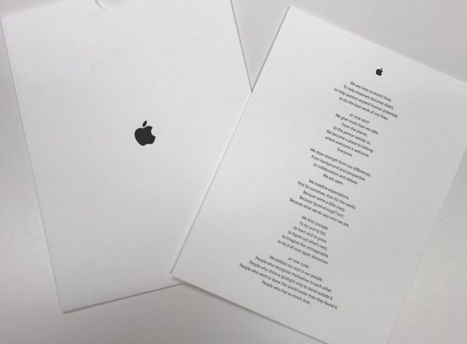 Jaký dárek dostali zaměstnanci Apple Storů?