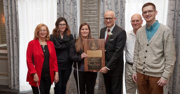 Apple získal cenu Louise Brailla za pokrok v přístupnosti zařízení