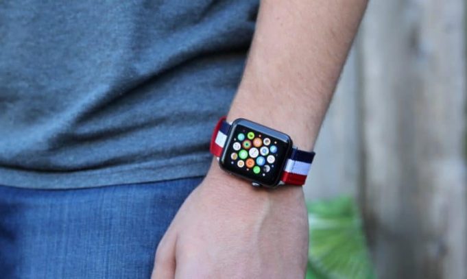 Podívejte se na nylonové řemínky k Apple Watch od Nyloon