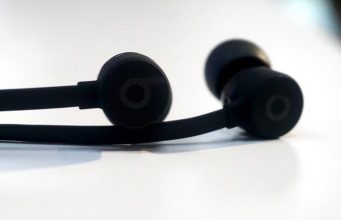 Podívejte se na rozbalení a první dojmy ze sluchátek BeatsX!