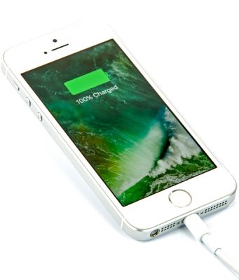 Apple je žalován za blokování iPhonů opravených v neutorizovaných servisech