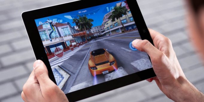 11letý syn utratil rodičům 186.000,- Kč ve hrách na iPadu