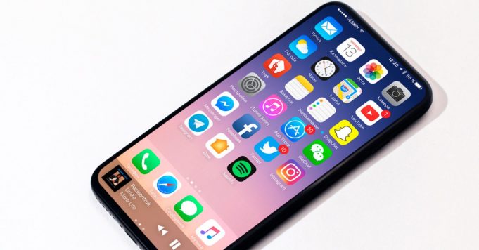 iPhone 8 bude představen v září, ale bude ho velký nedostatek