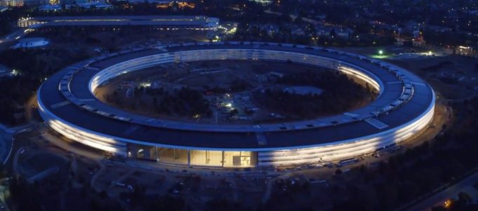 Podívejte se na Apple Park při západu slunce