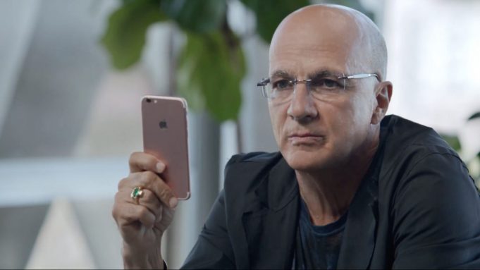 Jimmy Iovine poskytl rozhovor pro týdeník Bilboard