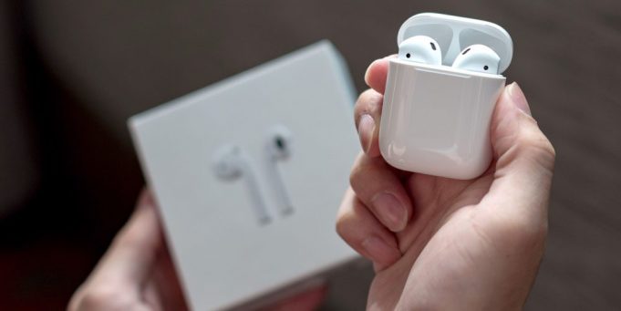 Policejní strážnice ukradla sluchátka AirPods z Apple Storu