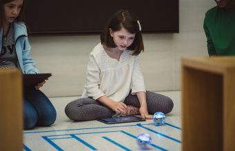 Swift Playgrounds budete moci programovat a řízení robotů, dronů a hraček