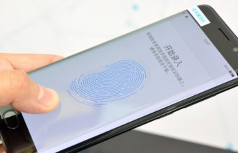 Qualcomm ukázal senzor otisků prstů pod displejem!