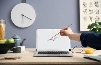 Dotykový displej MacBook Air? Ano, řešení AirBar®