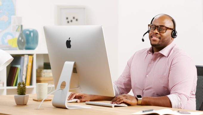 Apple nedávno kontaktoval některé zaměstnance a nabídl jim práci z domova