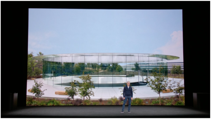 Tim Cook popisuje nový domov – Apple Park