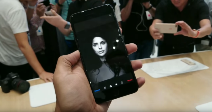iPhone 8 a iPhone 8 Plus v rukou redaktora!