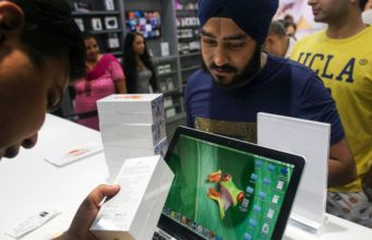 Jaké to je pracovat v Apple Storu? Procházku růžovým sadem nečekejte