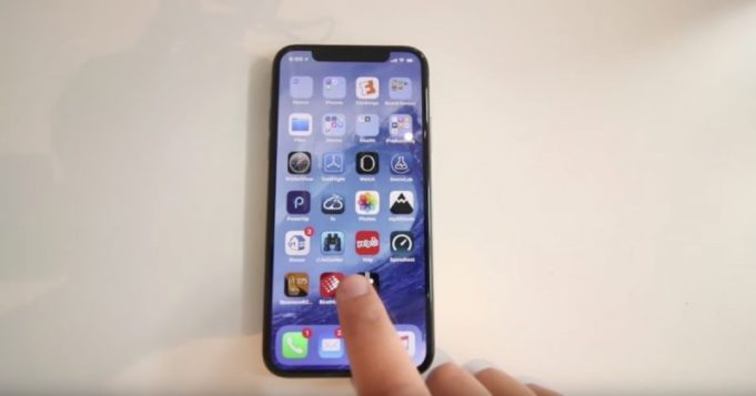 iPhone X zachycen v Apple centrále!