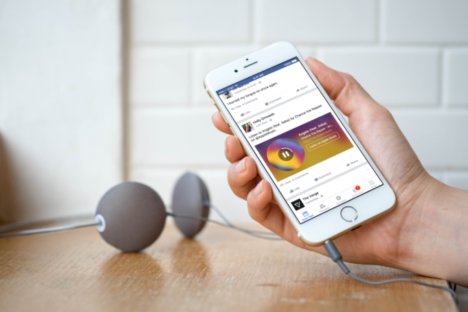 Apple Music je integrován ve Facebook Messenger
