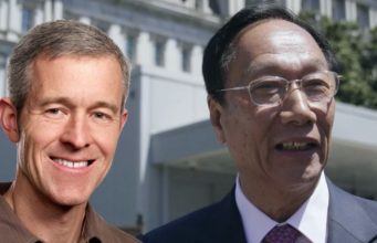 iPhone X – Jeff Williams z Applu se setkal s ředitelem Foxconnu