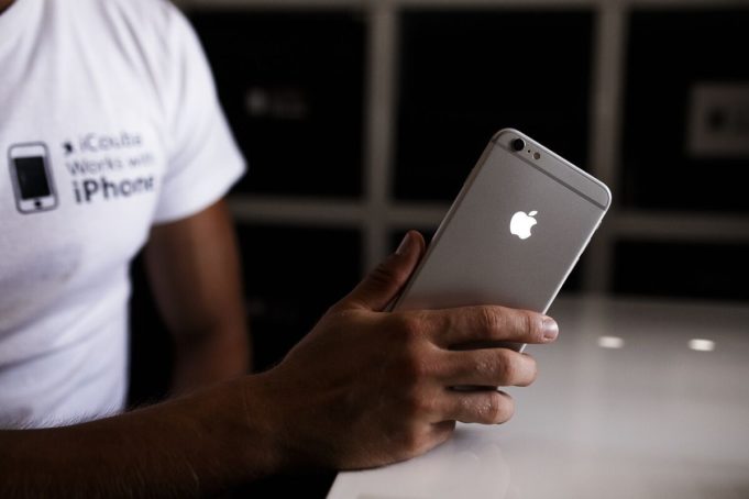 Svítící jablko na iPhone? U iCouba je vše možné!