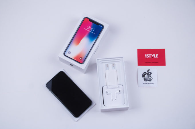 Exkluzivně – První unboxing iPhone X v ČR!
