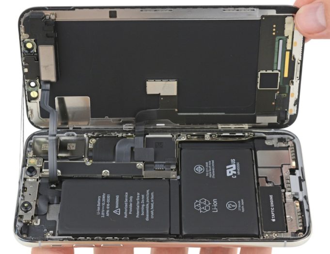 iPhone X má dvouválcovou baterii ve tvaru písmene L