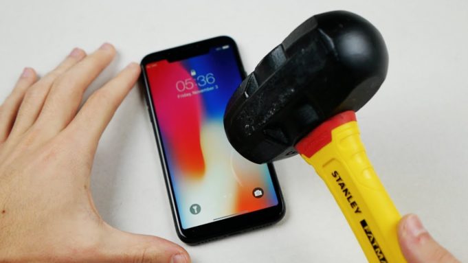 Co všechno iPhone X vydrží?
