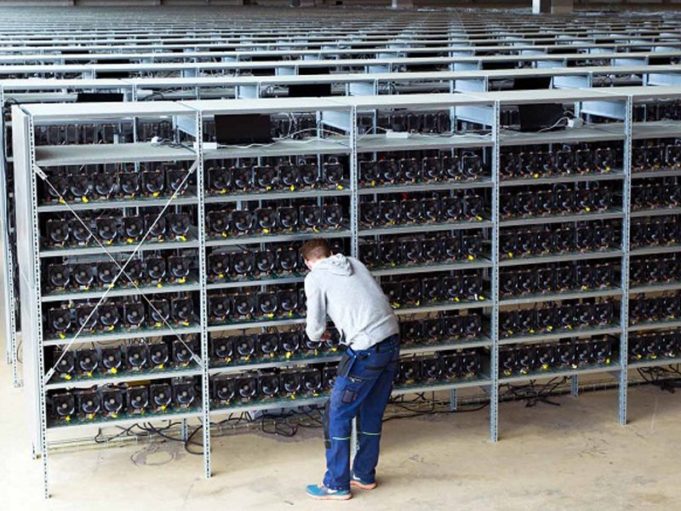 Superpočítač v jaderné elektrárně tajně těžil bitcoiny