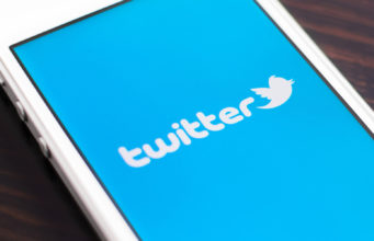 Twitter zablokoval účty Alexe Jonese a Infowars z jeho platformy