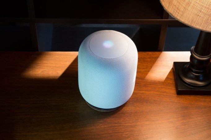 Do prodeje jde podložka (podtácek) pod HomePod, zabraňující flekům na dřevě
