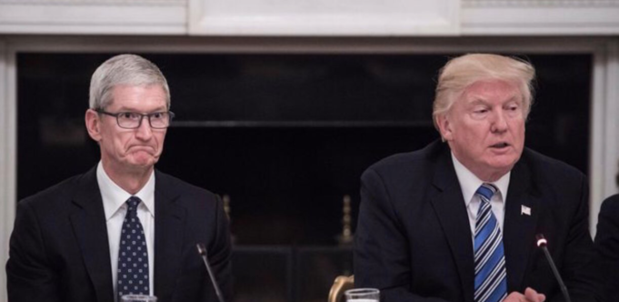 Zákonodárci v USA žádají Apple o pomoc v případu Trump – Rusko