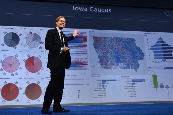 Šéf Cambridge Analytica odstoupil po skandálu úniku dat z Facebooku