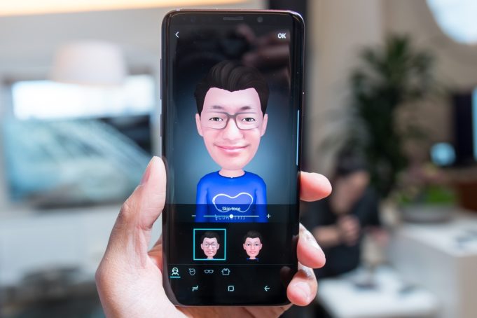 V čem je Samsung AR Emoji pozadu za Apple Animoji?