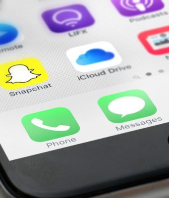 Návod – Jak v přehrávači na iPhonu zapnout titulky