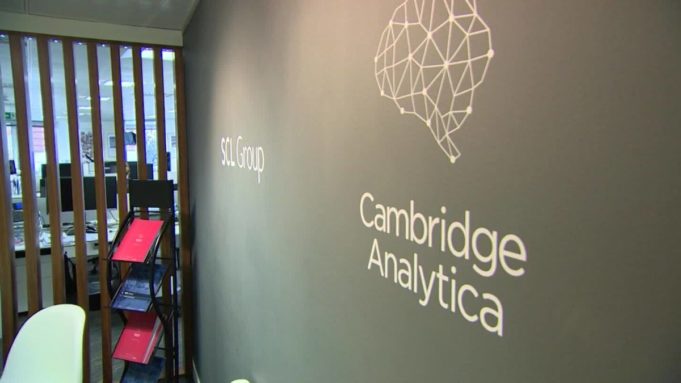 Facebook nastolí změny po skandálu se společností Cambridge Analytica