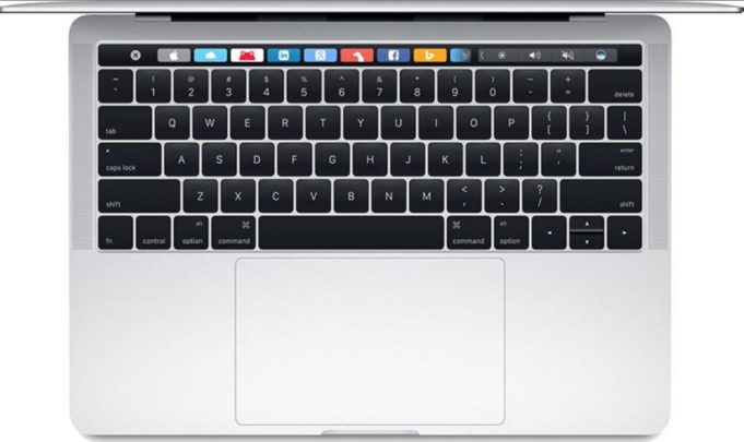 Apple čelí žalobě kvůli vadným klávesnicím v modelech MacBook 2015 a MacBook Pro