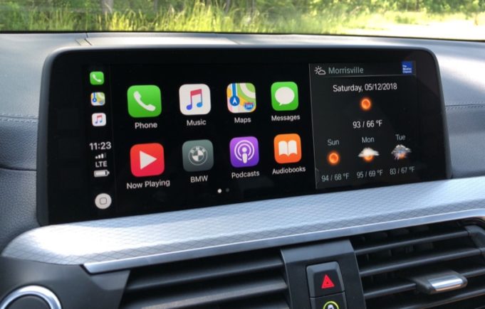 Nový průzkum uvádí, že zákazníci jsou spokojenější s CarPlay než s Android Auto