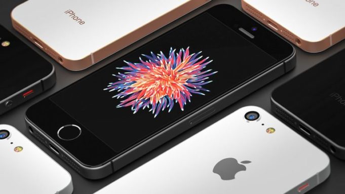 iPhone SE a iPhone X se v září přestane prodávat