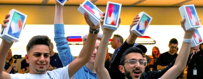 Analytik Daniel Ives předpovídá, že nové modely iPhone spustí prodejní boom