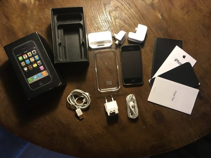 V našem bazaru můžete koupit nejstarší iPhone 2G 8GB!