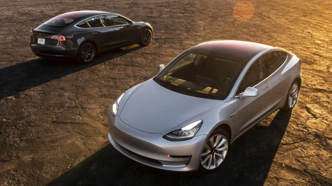 Apple a Tesla se mohou spojit!